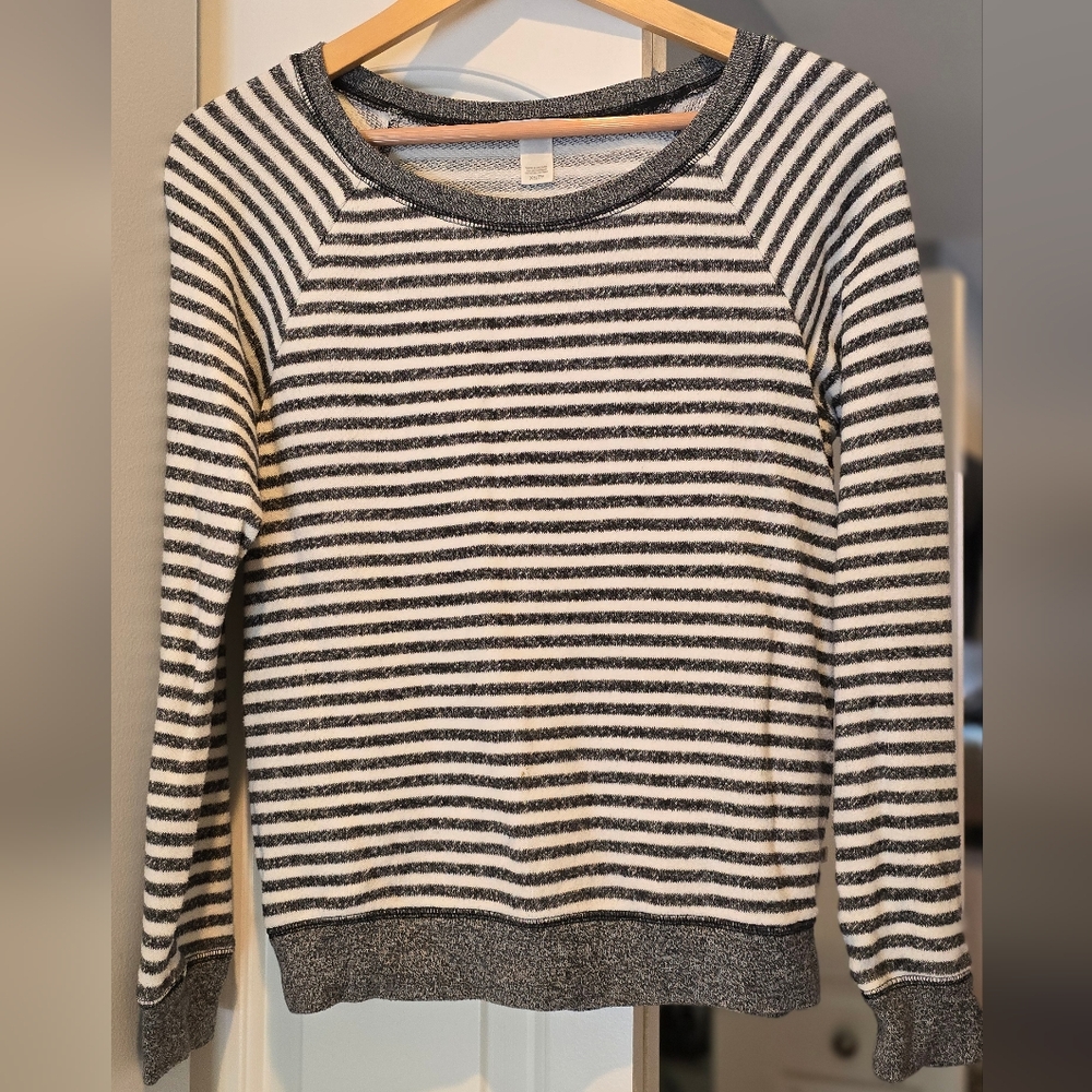 VS Sweater